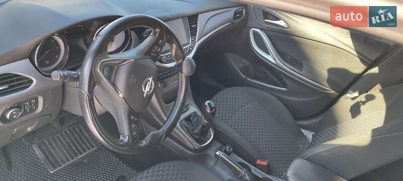 Универсал Opel Astra 2017 в Киеве