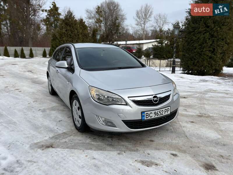 Opel Astra 2011 Opel Astra 2011