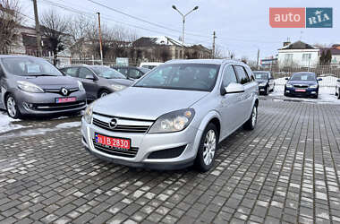 Универсал Opel Astra 2010 в Староконстантинове