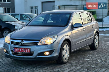 Хэтчбек Opel Astra 2008 в Староконстантинове