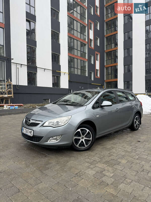 Opel Astra 2012