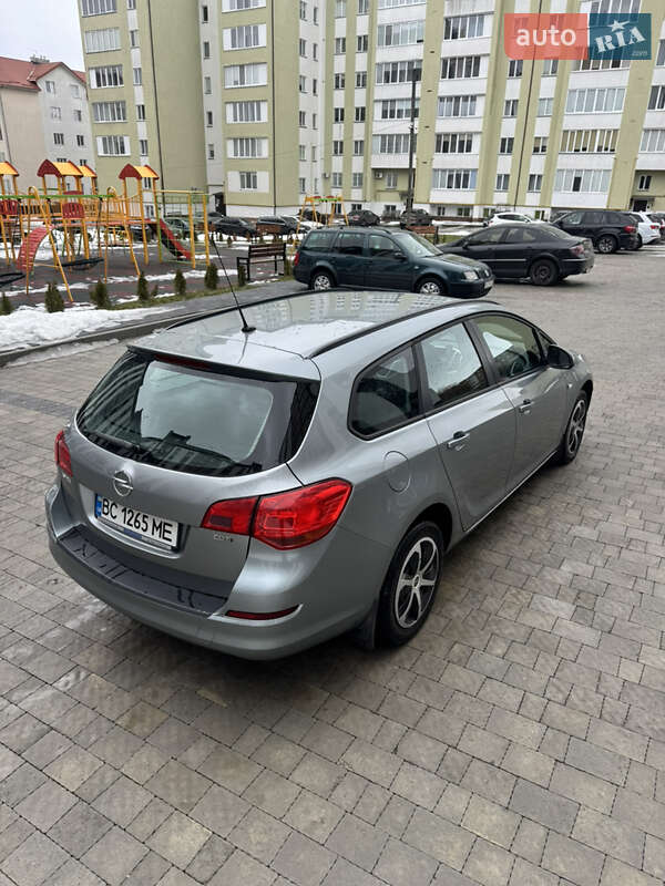 Универсал Opel Astra 2012 в Львове