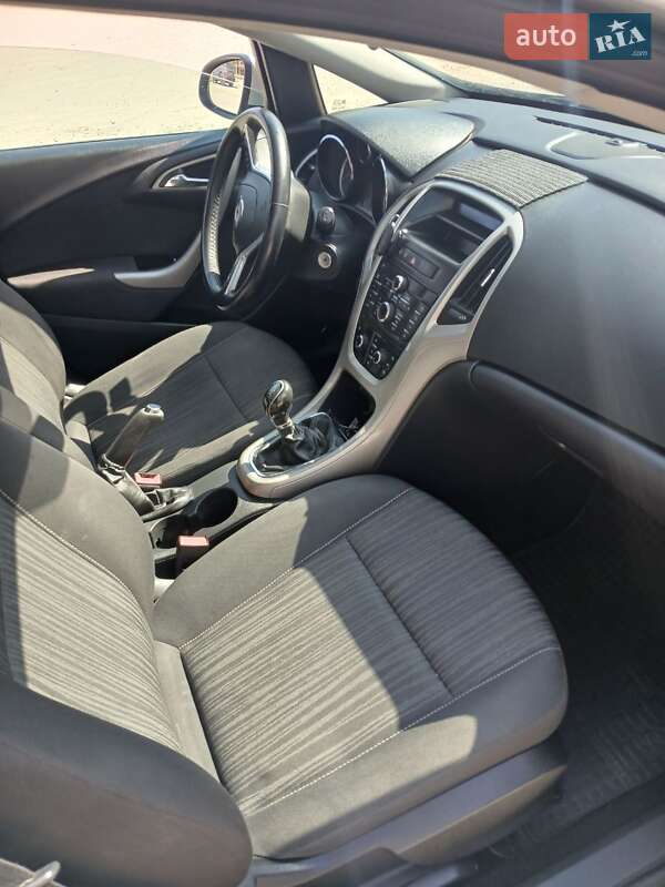 Универсал Opel Astra 2010 в Тернополе