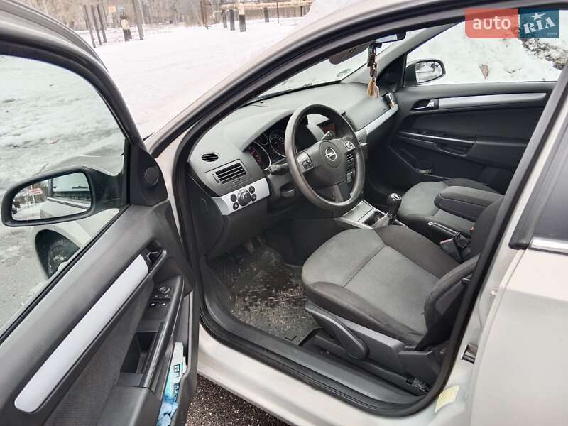 Універсал Opel Astra 2005 в Олександрії