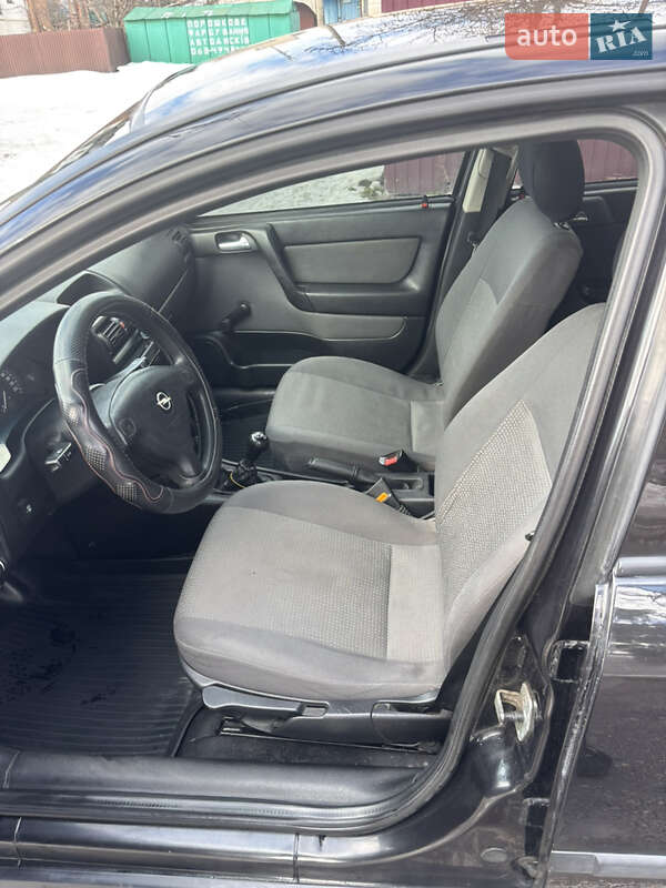 Седан Opel Astra 2006 в Козятині