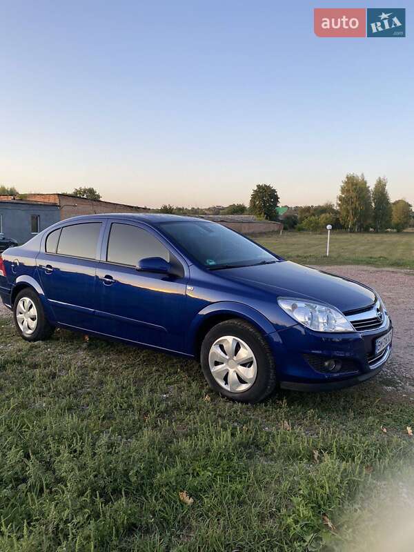 Седан Opel Astra 2009 в Ромнах