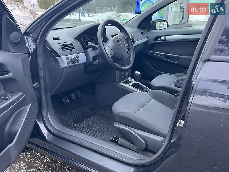 Універсал Opel Astra 2006 в Лубнах