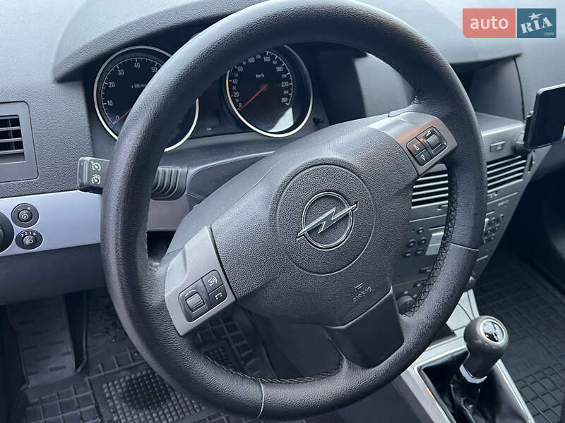 Універсал Opel Astra 2006 в Лубнах