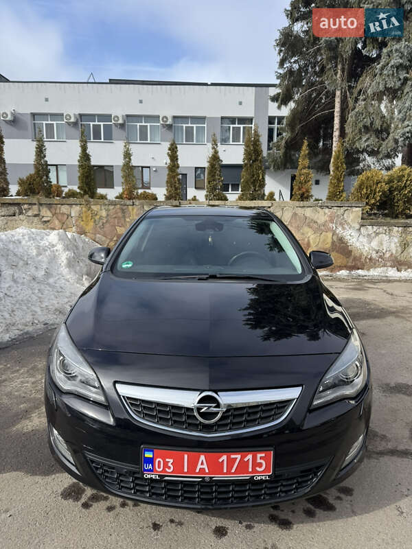 Хэтчбек Opel Astra 2010 в Ровно фото Хэтчбек Opel Astra 2010 в Ровно