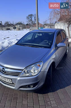 Хетчбек Opel Astra 2007 в Глобиному