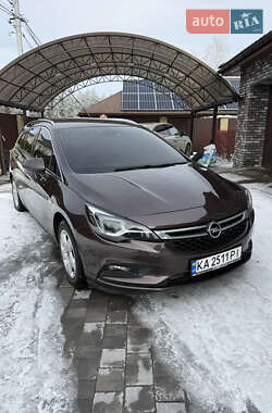 Універсал Opel Astra 2016 в Василькові