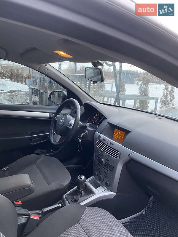 Универсал Opel Astra 2010 в Мостиске
