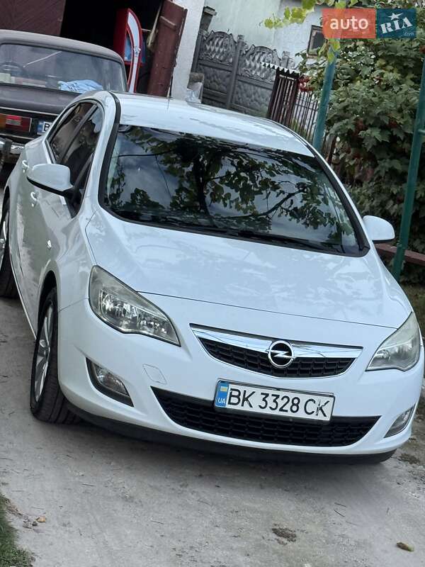 Opel Astra 2010 Opel Astra 2010