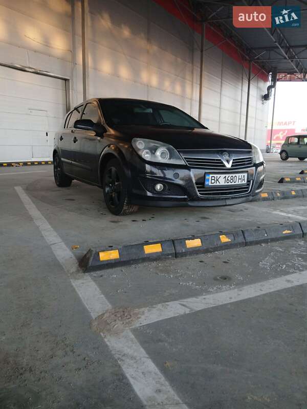 Хэтчбек Opel Astra 2008 в Ровно
