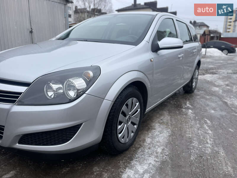 Универсал Opel Astra 2009 в Ровно