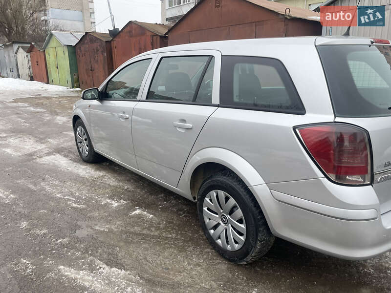 Универсал Opel Astra 2009 в Ровно