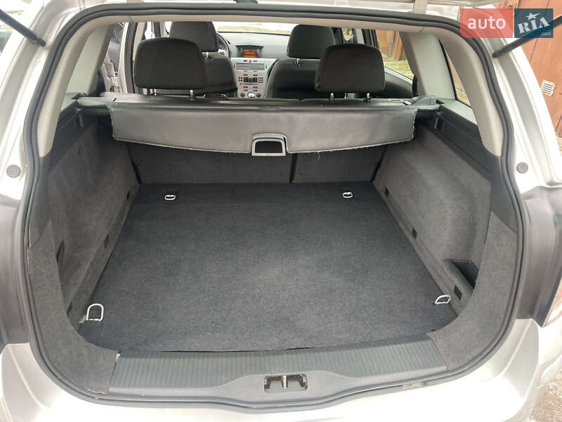 Универсал Opel Astra 2009 в Ровно