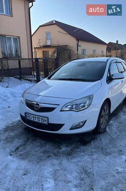Універсал Opel Astra 2012 в Тернополі