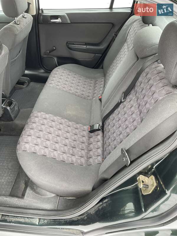 Седан Opel Astra 2002 в Жмеринці