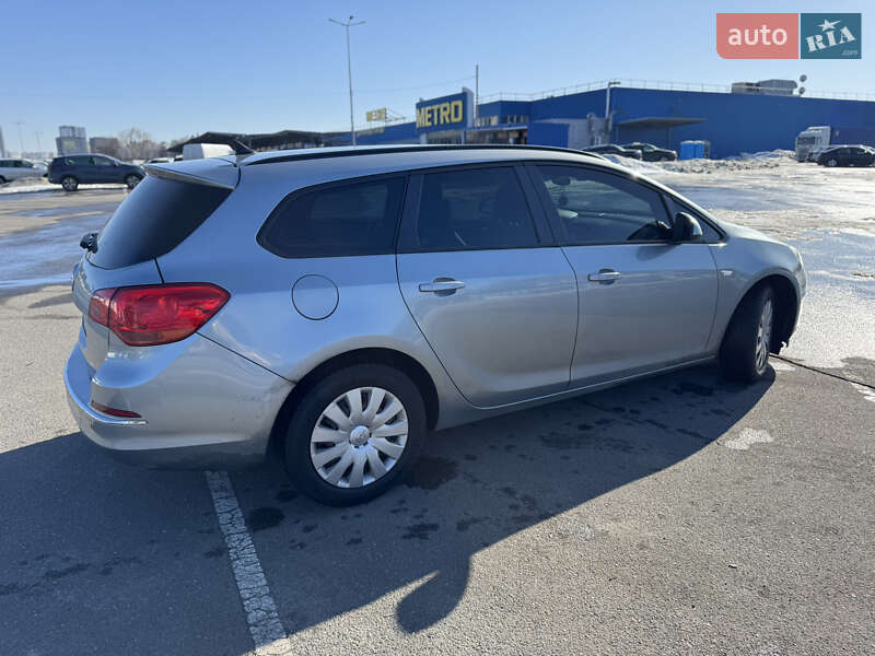 Универсал Opel Astra 2014 в Броварах