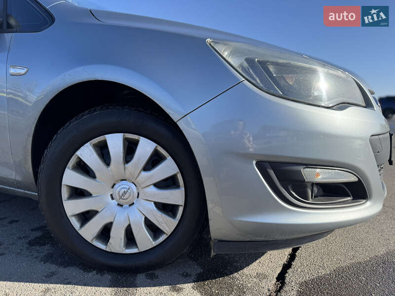 Универсал Opel Astra 2014 в Броварах