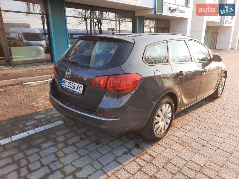 Універсал Opel Astra 2014 в Львові