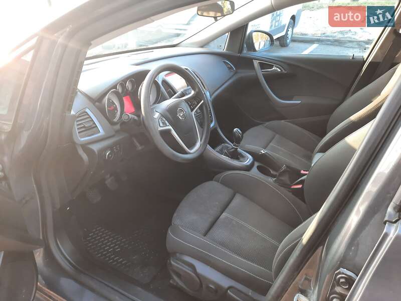 Універсал Opel Astra 2014 в Львові