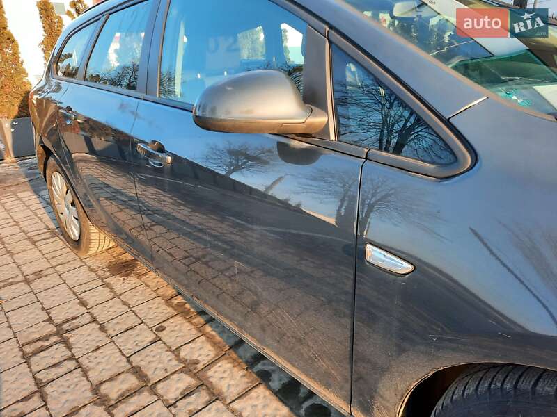 Універсал Opel Astra 2014 в Львові