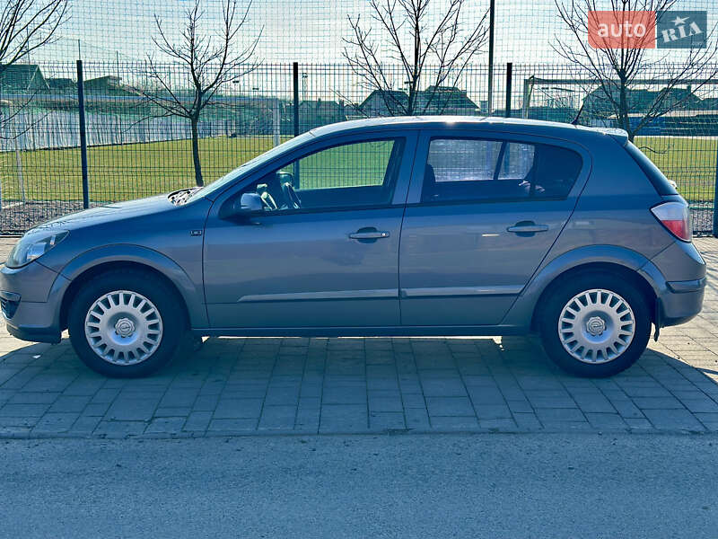 Хетчбек Opel Astra 2006 в Ужгороді