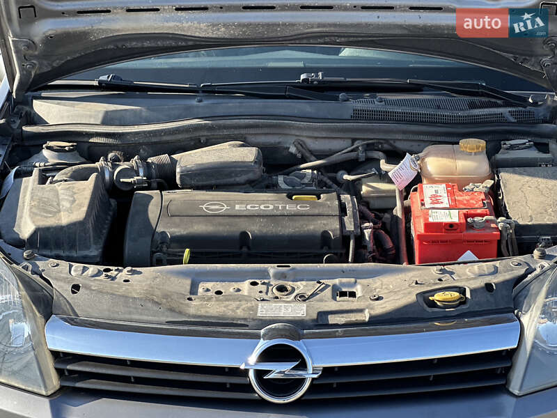 Хетчбек Opel Astra 2006 в Ужгороді