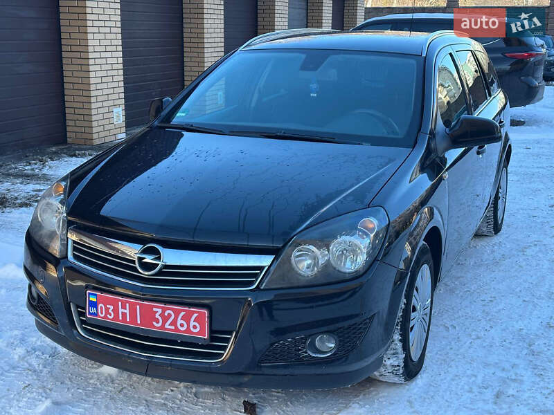 Универсал Opel Astra 2010 в Луцке