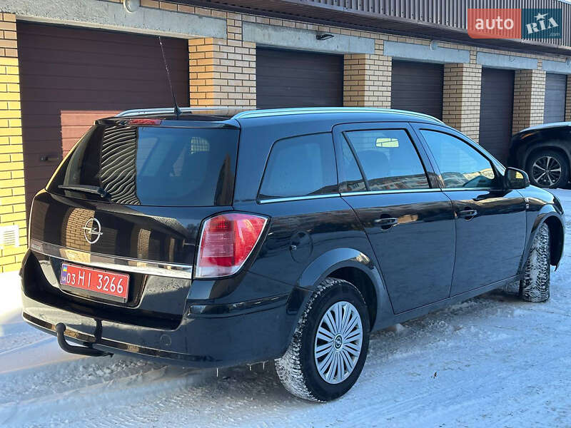 Универсал Opel Astra 2010 в Луцке