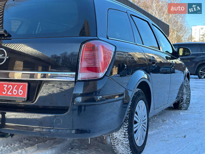 Универсал Opel Astra 2010 в Луцке