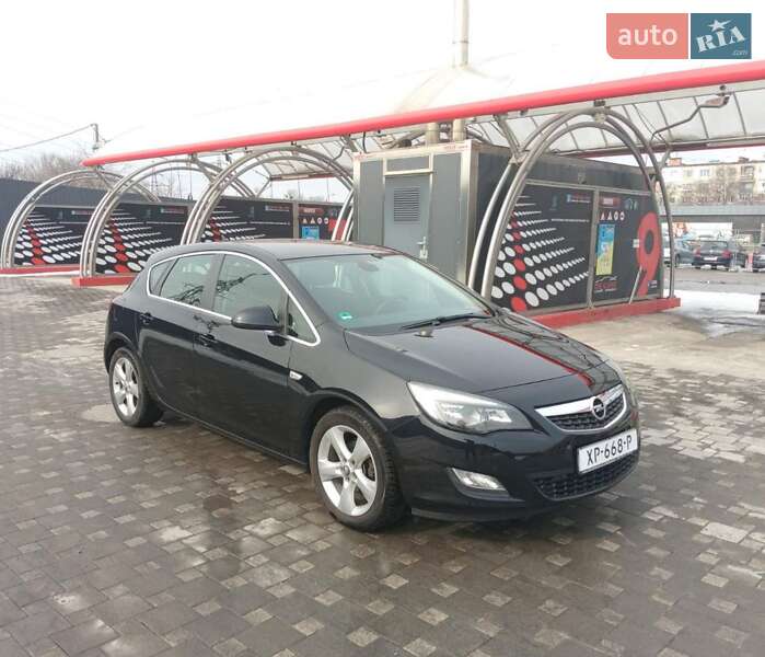 Хэтчбек Opel Astra 2011 в Полтаве
