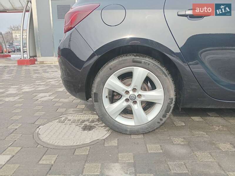 Хэтчбек Opel Astra 2011 в Полтаве