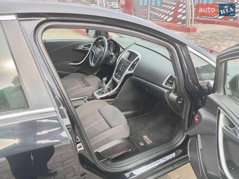 Хэтчбек Opel Astra 2011 в Полтаве