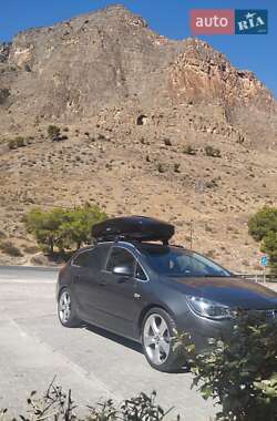 Універсал Opel Astra 2011 в Рівному