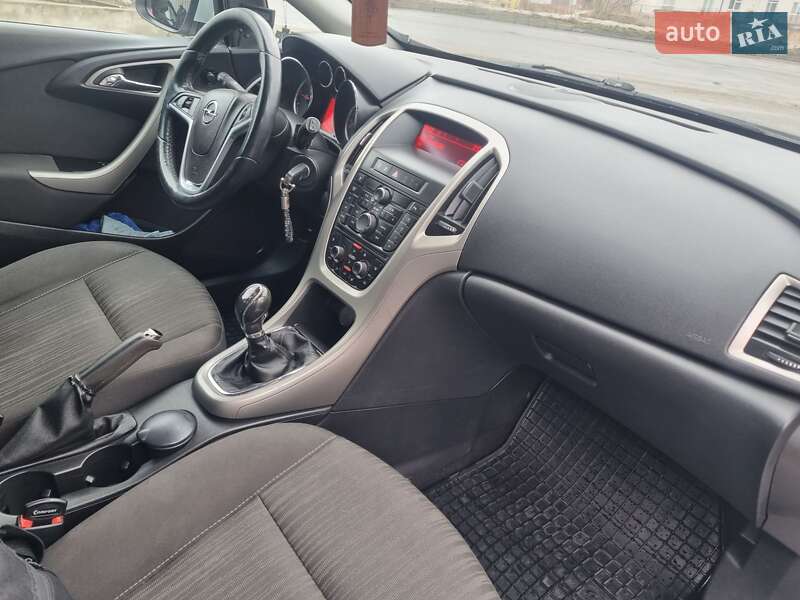 Универсал Opel Astra 2011 в Хмельницком
