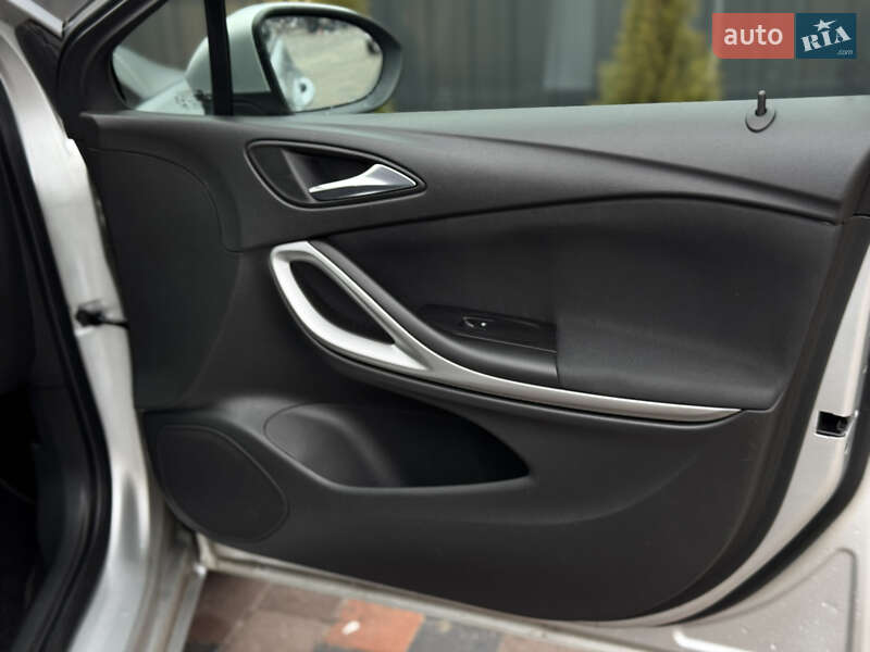 Универсал Opel Astra 2018 в Ивано-Франковске