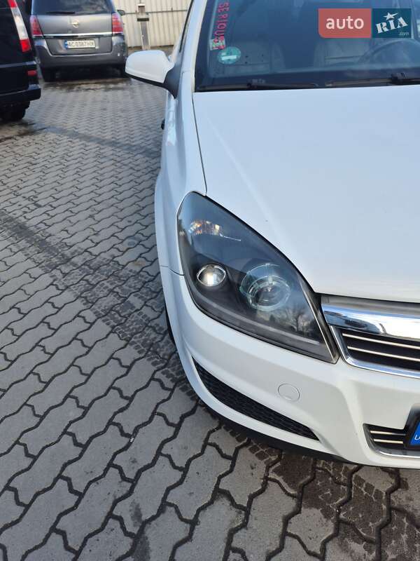 Універсал Opel Astra 2007 в Луцьку