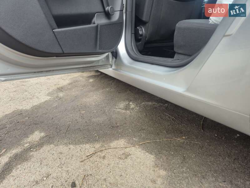 Універсал Opel Astra 2006 в Нововолинську