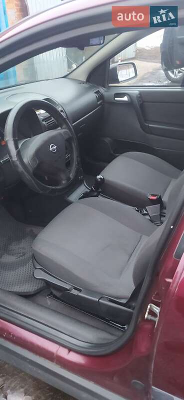 Седан Opel Astra 2007 в Хороле