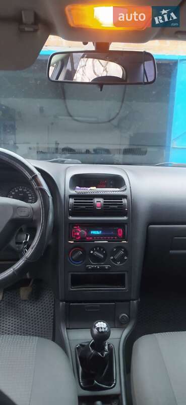 Седан Opel Astra 2007 в Хороле