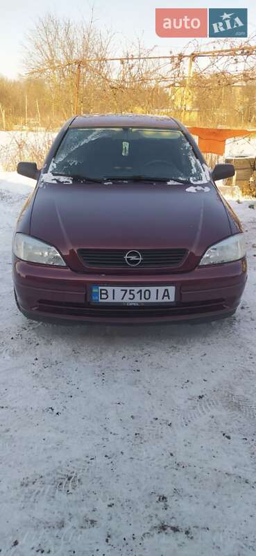 Седан Opel Astra 2007 в Хороле