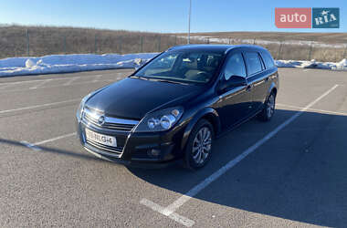 Універсал Opel Astra 2010 в Рівному