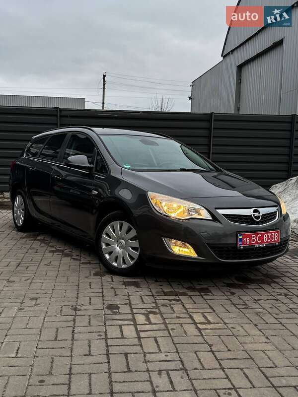 Универсал Opel Astra 2012 в Черкассах