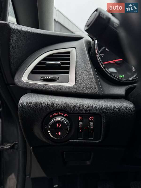 Универсал Opel Astra 2012 в Черкассах