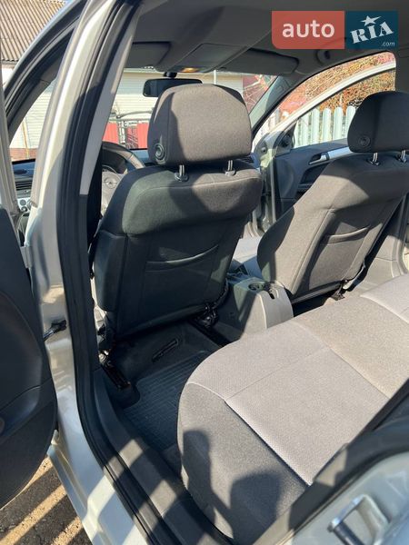 Универсал Opel Astra 2009 в Калуше