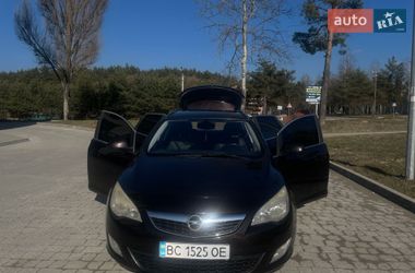 Універсал Opel Astra 2012 в Новояворівську