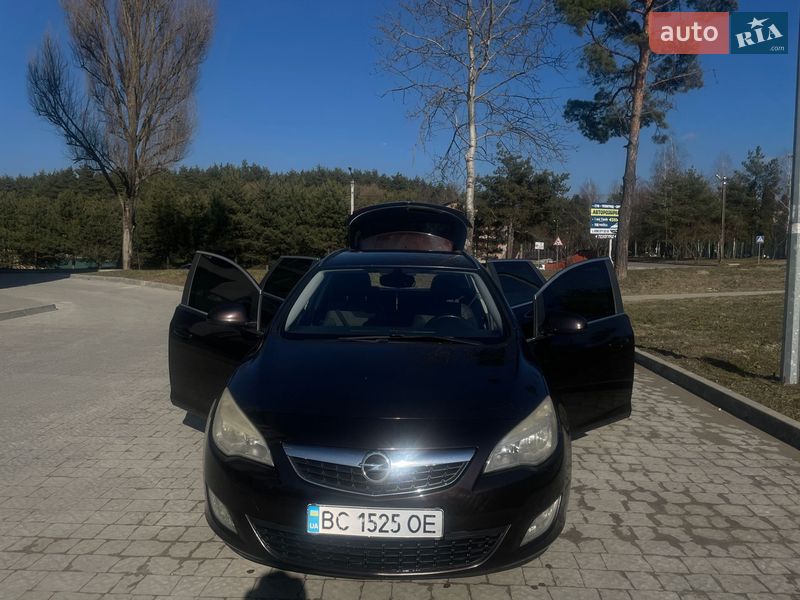 Opel Astra 2012